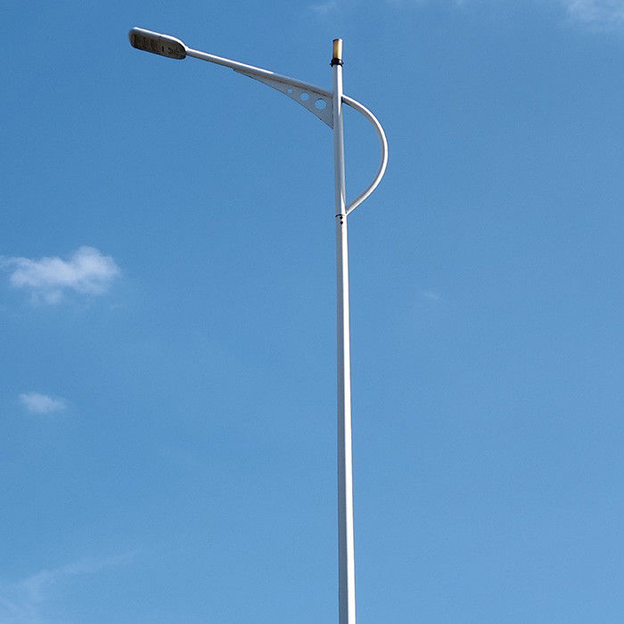 Disegno personalizzabile di palo di luce stradale con materiale in acciaio galvanizzato a caldo Perfetto per progetti di illuminazione esterna