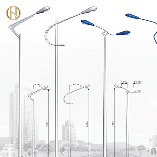 Iluminazione pubblica palo solare galvanizzata/posta d'acciaio lampada/di palo leggero con le armi singole o doppie