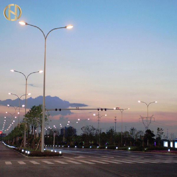 vento di verniciatura di colore su misura pali di illuminazione dell'acciaio di 3~15m resistente