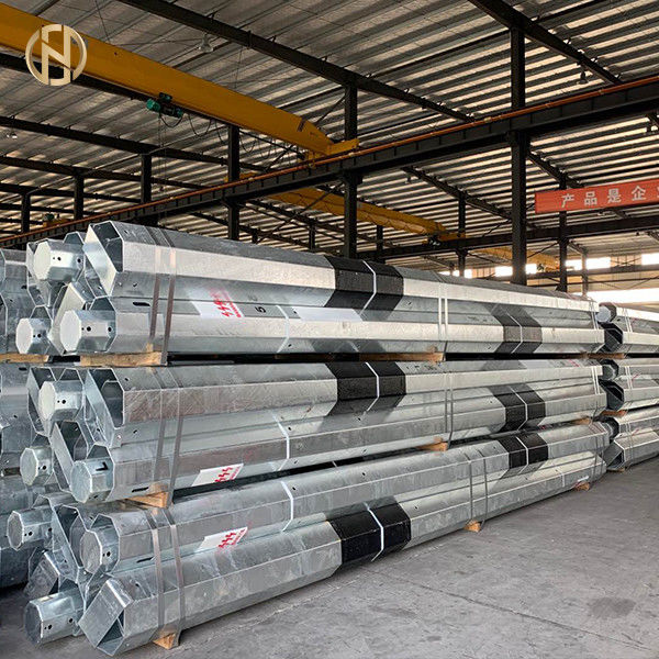 Colore d'acciaio galvanizzato tubolare della pittura del nero di lunghezza di Palo 11m di bassa tensione