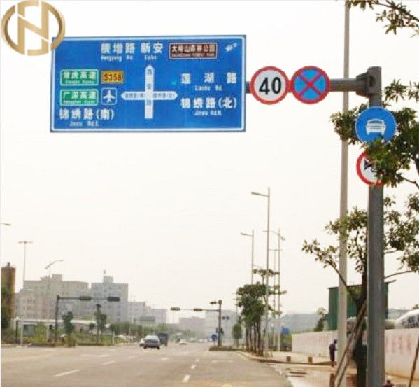 segnali stradali Q235B della strada principale d'acciaio su ordinazione di 6M 8M 10m Road Sign Pole